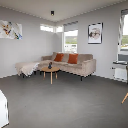 Family Apartment Hosted By Ll Akureyri Buitenkant foto
