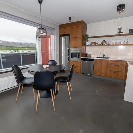 Family Apartment Hosted By Ll Akureyri Buitenkant foto